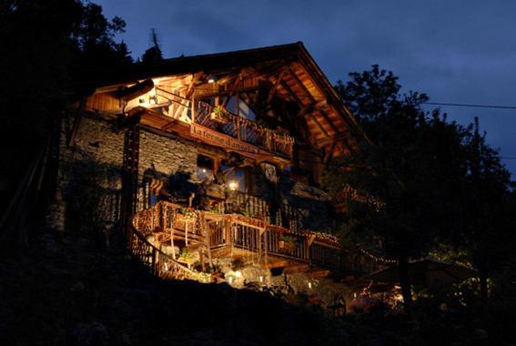 Bed and Breakfast La Ferme D'Angele Бур-Сен-Морис Экстерьер фото